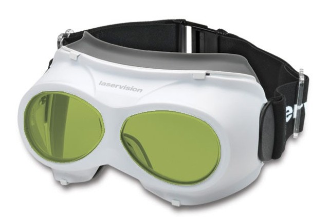 Laservision 蛙鏡型雷射護目鏡,具有包覆式鏡框與頭帶